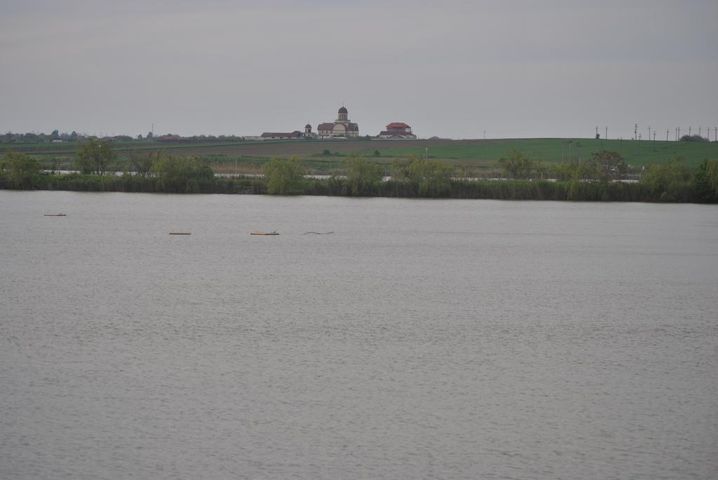 Lacul Racilor أوليمبْ المظهر الخارجي الصورة