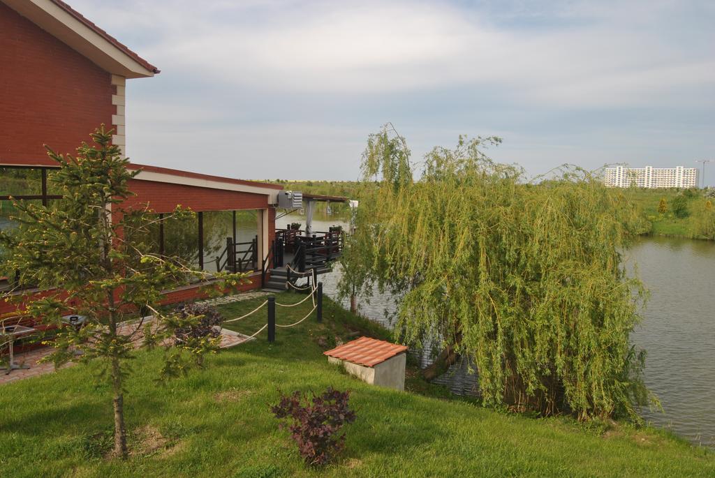 Lacul Racilor أوليمبْ المظهر الخارجي الصورة