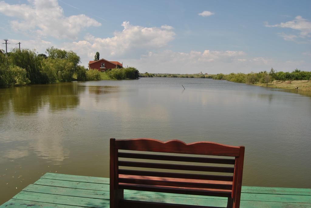 Lacul Racilor أوليمبْ المظهر الخارجي الصورة